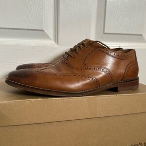 Lightly worn Cole Hahn Oxford shoes size 9.5, tan shoe with burnt style tips.